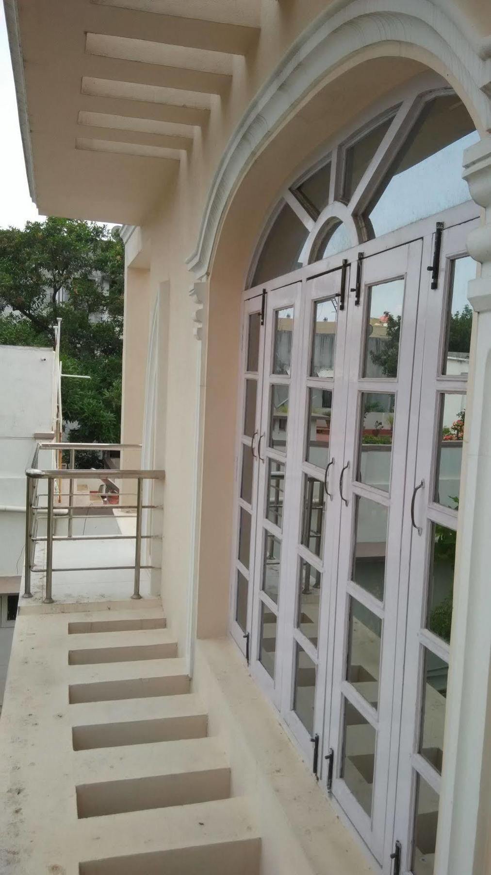 Fast Track Nungambakkam Guest house 3*