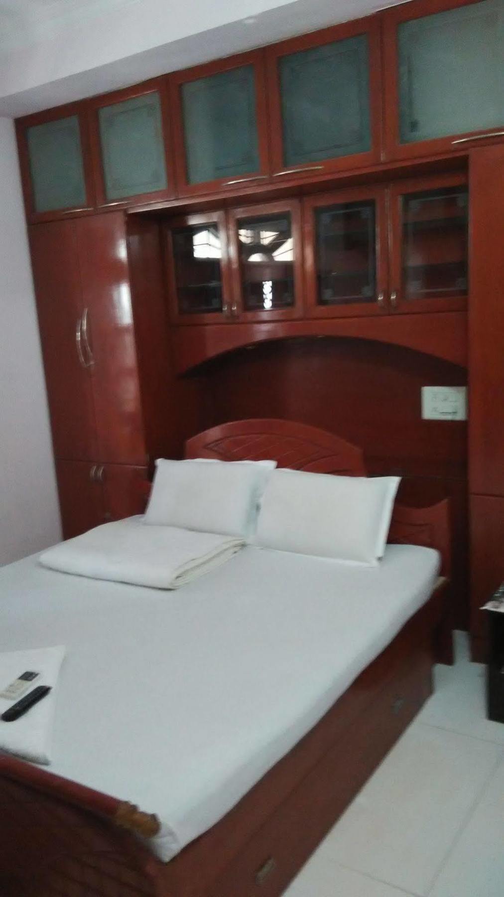 Fast Track Nungambakkam Guest house 3*